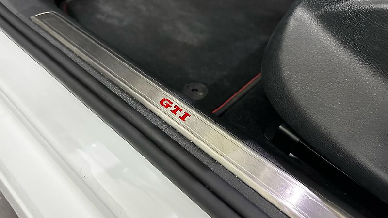 Volkswagen Golf RECARO / REMUS / TOP STAV - fotka 31 z 43