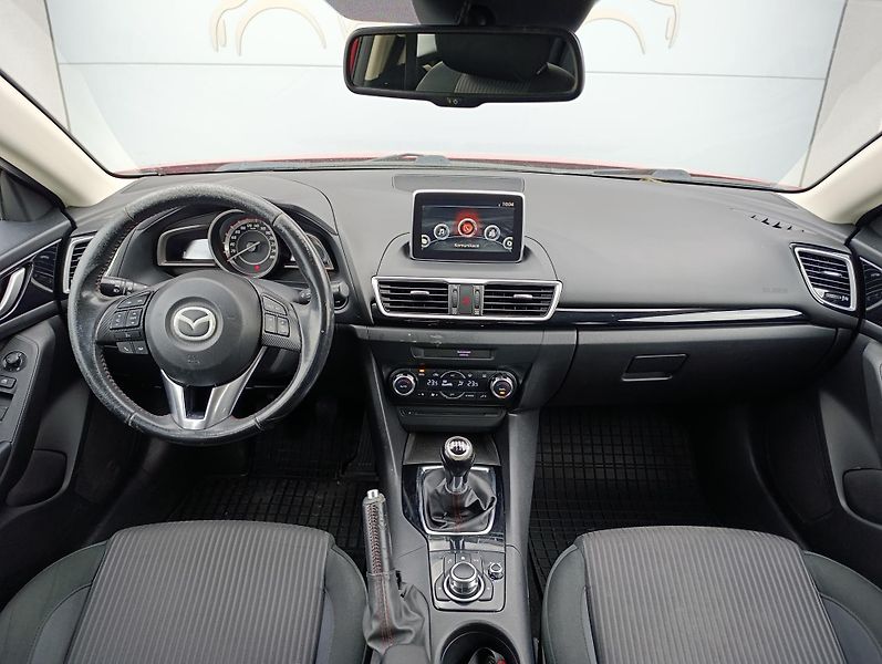 Mazda 3 2.2D 110kW SKYACTIV - fotka 18 z 29
