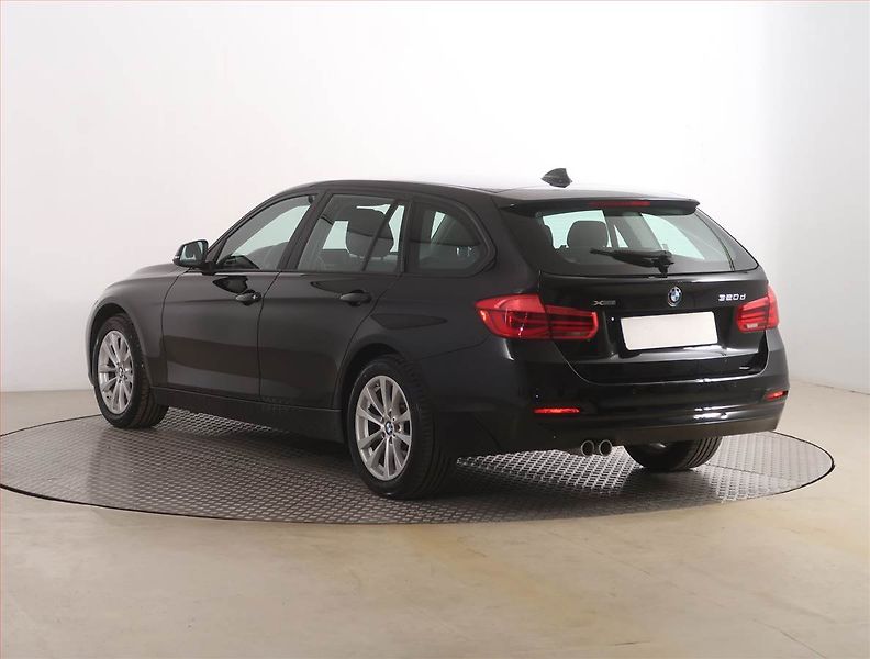 BMW Řada 3 (2015) 320 d xDrive, 4X4, Serv.kniha - fotka 4 z 19