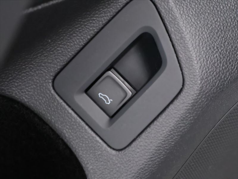Volkswagen Passat 2,0 TDI 110kW Elegance DSG DPH - fotka 17 z 39