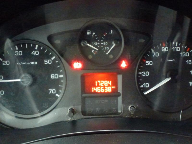 Citroën Berlingo 1,6 HDI 3míst Tažné,Klima,Temp - fotka 24 z 49
