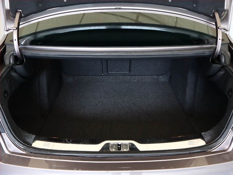 Škoda Superb (2013) Ambition 2.0 TDI, 4X4 - fotka 15 z 16