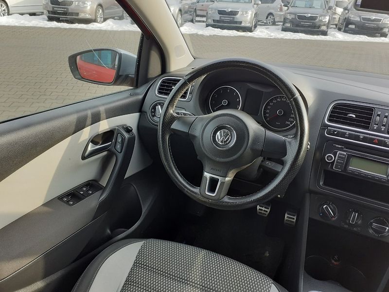 Volkswagen Polo (2012) 1.2 HTP CROSS - fotka 8 z 35