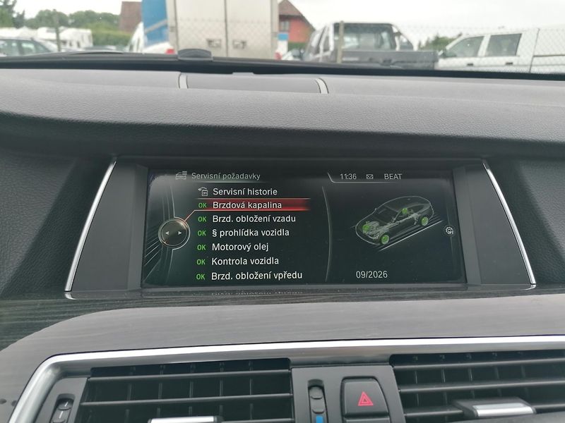 BMW Řada 5 (2014) GT 530d xDrive M-paket - fotka 27 z 40