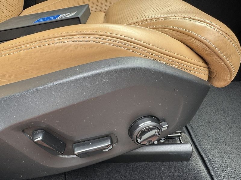 Volvo XC60 (2021) 2.0D B4 AWD Inscription - fotka 19 z 47