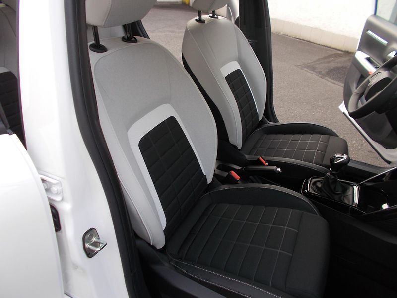 Citroën C3 (2026) MAX Turbo 100k Manual - fotka 10 z 15