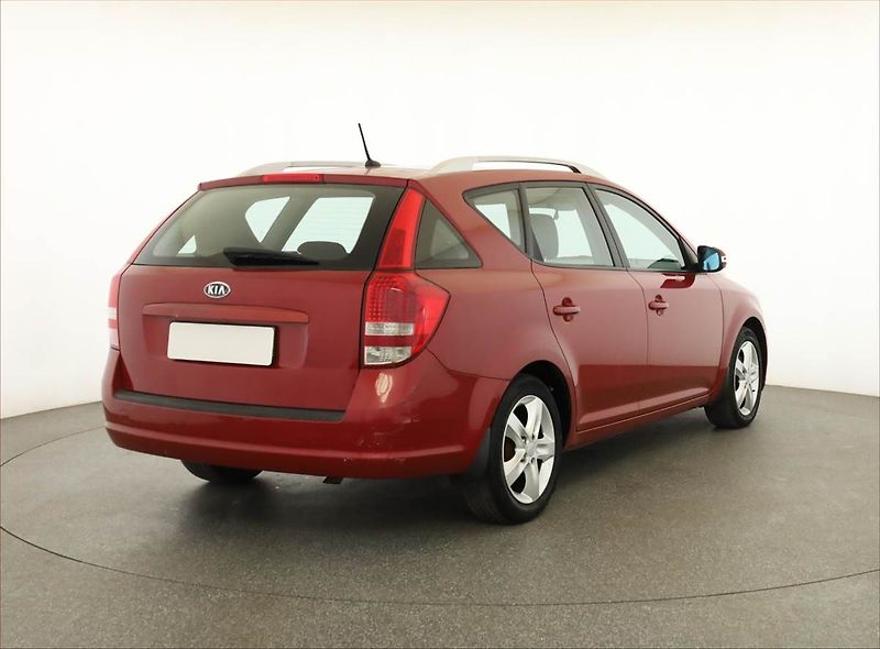 Kia Ceed (2011) 1.6 CRDi, Serv.kniha - fotka 5 z 15