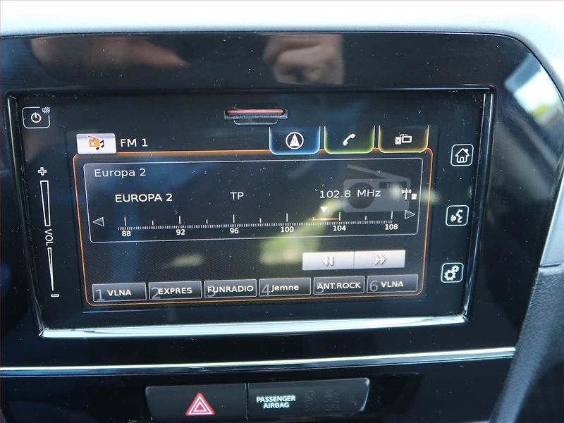 Suzuki Vitara (2015) 1.6 VVT, Navi, Tempomat - fotka 14 z 17