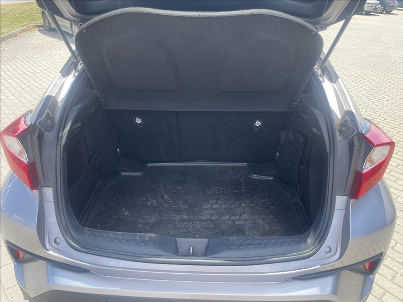 Toyota C-HR 1,8 i 73kw Hybrid e-CVT - fotka 10 z 34