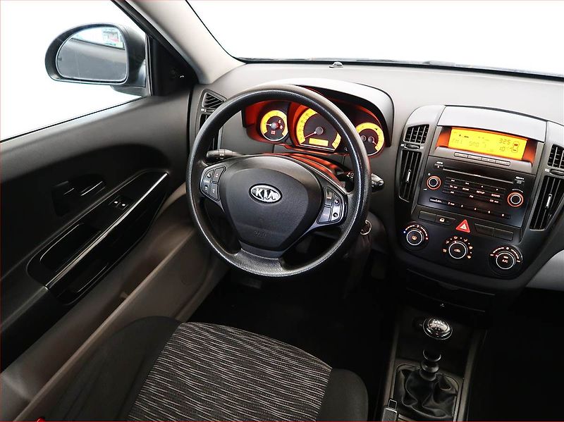 Kia Ceed (2009) 1.6 CRDi, nová STK, rezervace - fotka 7 z 13