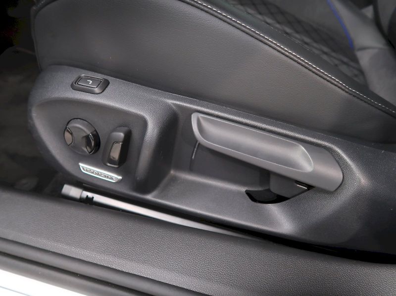 Volkswagen Passat (2024) R-LINE 1.5TSI 200KW eHYBRID WE - fotka 14 z 46