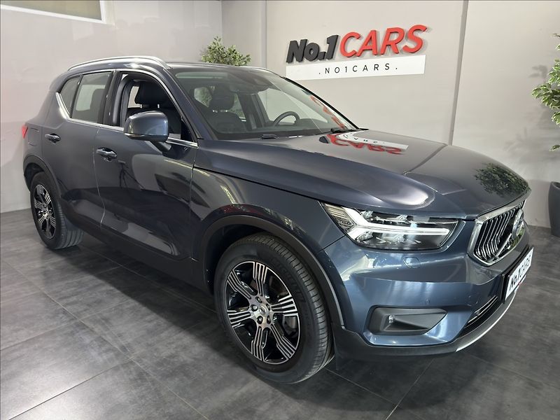 Volvo XC40 2,0   B4 AWD MOMENTUM DPH - fotka 2 z 35