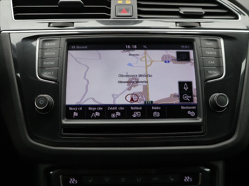 Volkswagen Tiguan 2,0 TDI 140kW 4M DSG R-Line - fotka 17 z 27