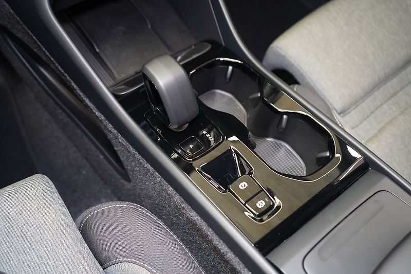 Volvo XC40 B3 Plus Dark, ACC, BLIS - fotka 36 z 43