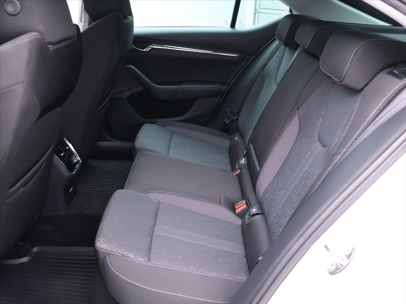 Škoda Octavia 2,0 TDI 85kW DSG Style CZ - fotka 15 z 39