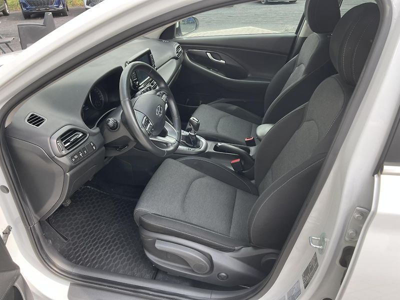 Hyundai i30 (2023) 1.5T-GDi 118kW SMART ČR NOVÉ - fotka 7 z 21