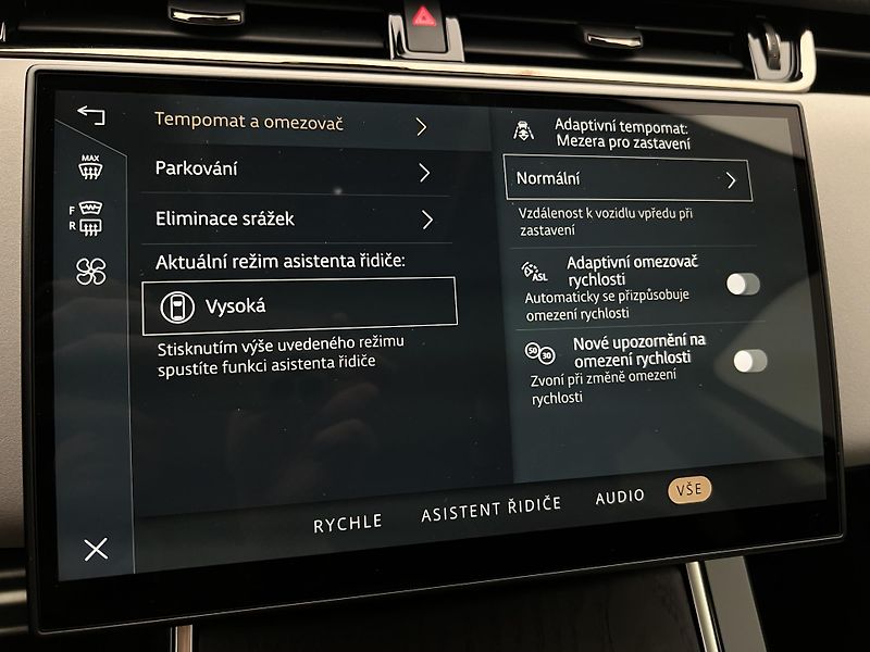 Land Rover Range Rover Evoque P250 DYNAMIC SE AWD AUT CZ - fotka 39 z 43