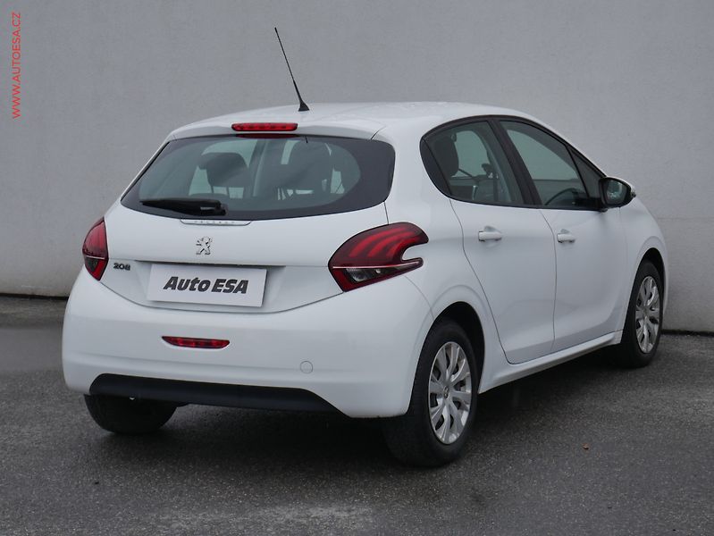 Peugeot 208 (2015) 1.2 PT, ČR, AC, tempo - fotka 4 z 19
