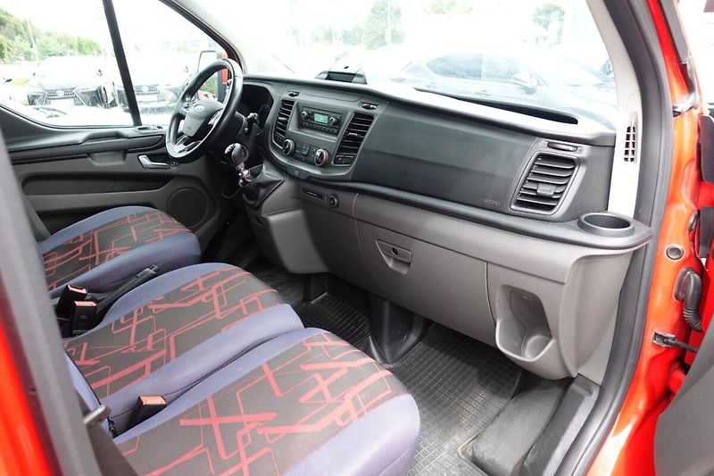 Ford Transit Custom 2.0EcoBlue 96kW Van 6míst Tren - fotka 10 z 27