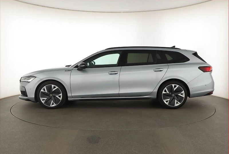 Škoda Superb (2025) 2.0 TDI, Sportline, Navigace - fotka 3 z 22
