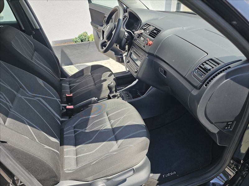 Škoda Fabia II 1,2TSi63KW Fresch - fotka 28 z 40