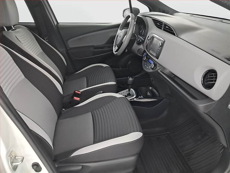Toyota Yaris (2016) 1.5 Hybrid, Automat, ČR,1.maj - fotka 9 z 20