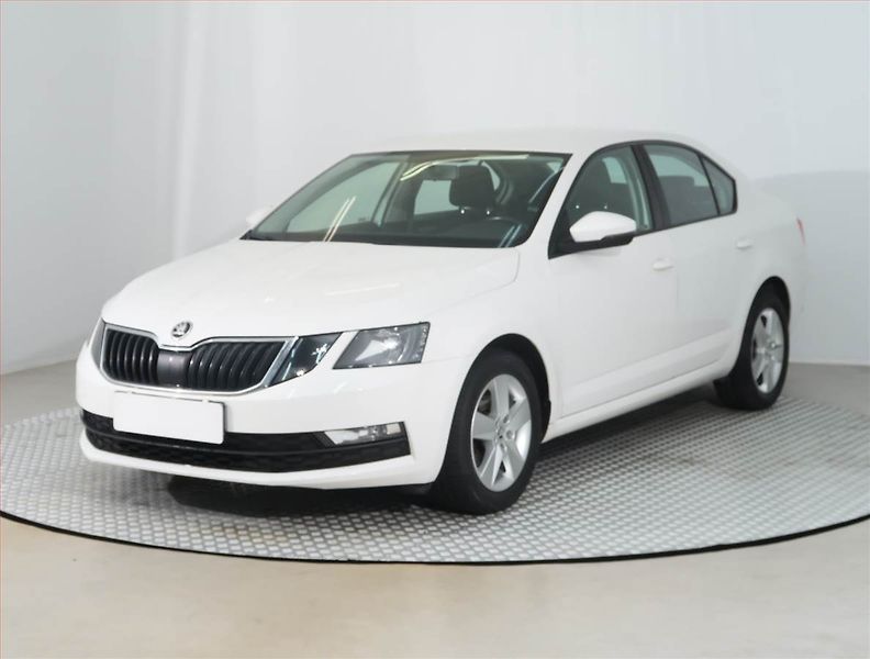 Škoda Octavia (2019) 1.6 TDI, Tempomat - fotka 2 z 14