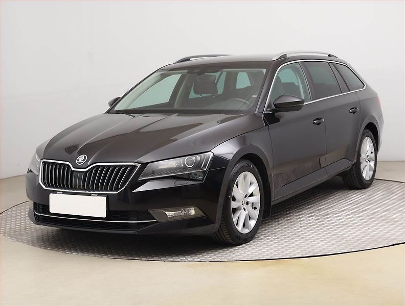 Škoda Superb (2018) Ambition 1.6 TDI, Bi-Xenony - fotka 2 z 20