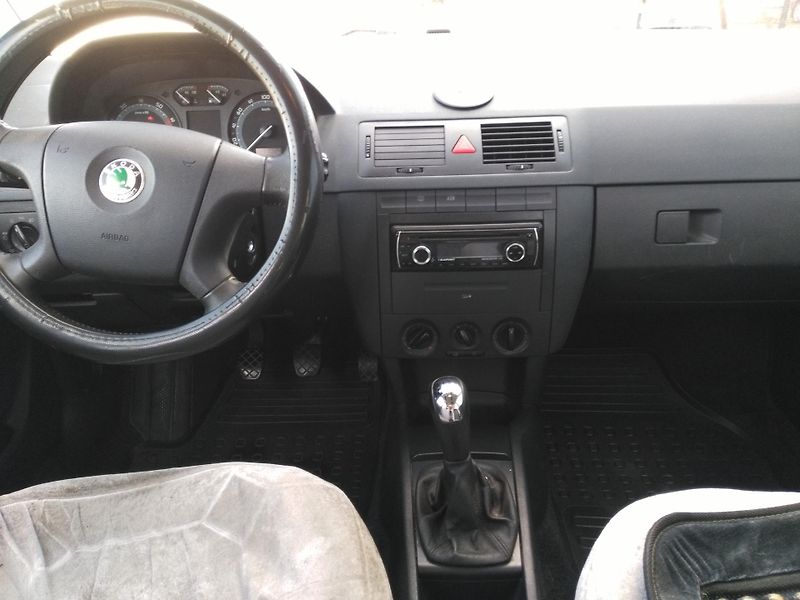 Škoda Fabia 1,2 HTP * Klima * - fotka 8 z 28