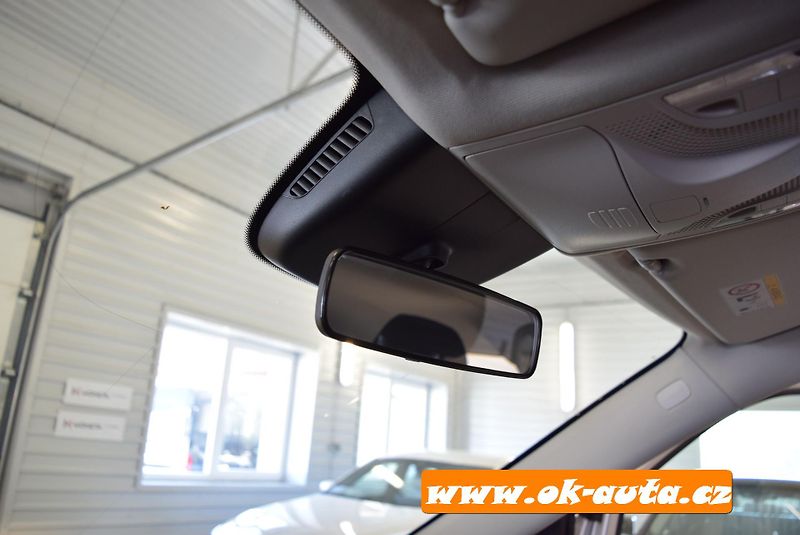 Mercedes-Benz Vito 114 CDI LONG 8 MÍST TOURER - fotka 42 z 49