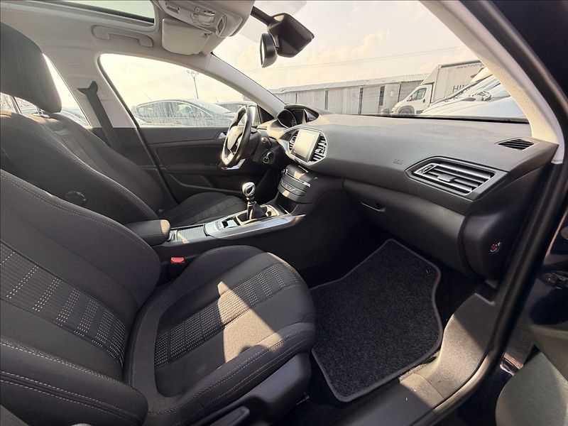 Peugeot 308 2,0 HDI 110kW PANORAMA - fotka 21 z 22