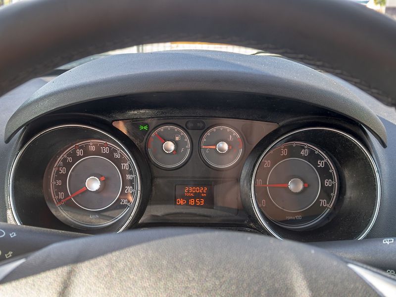 Fiat Punto Evo (2011) 1.4i 55KW – PO VELKÉ SERVISU - fotka 16 z 39