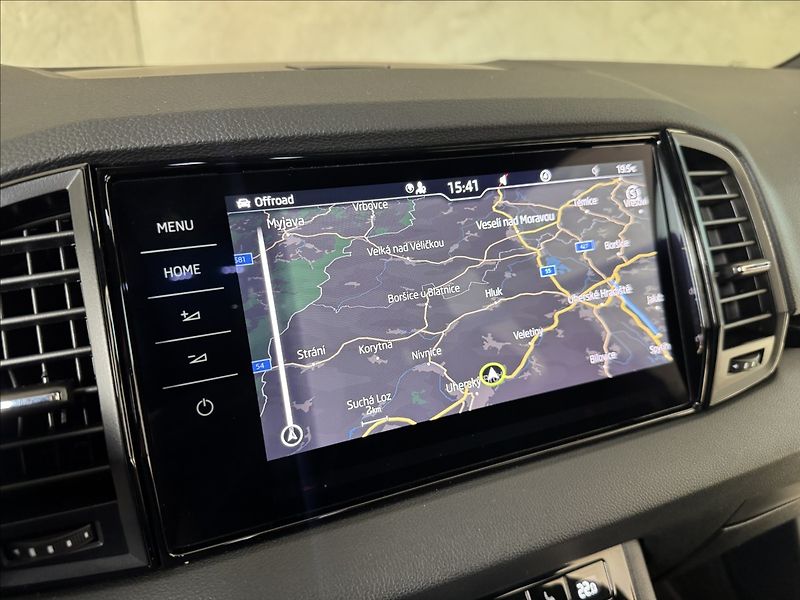 Škoda Karoq 2,0 TDi  DSG 4x4 Sportline LED - fotka 35 z 44