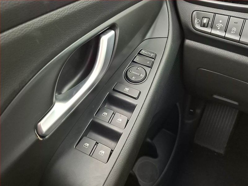 Hyundai i30 (2022) Smart 1.0 T-GDI, Automat, ČR - fotka 16 z 16