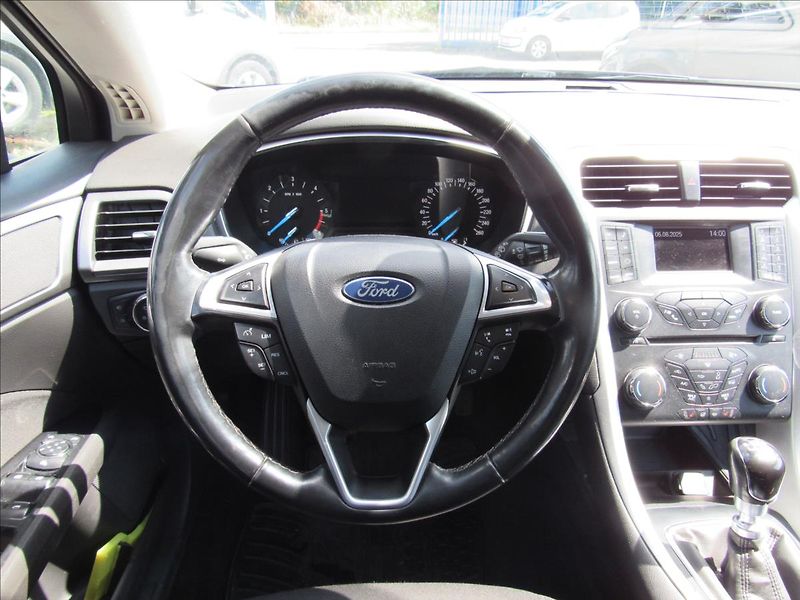 Ford Mondeo 1,6 TDCi 85kW - fotka 12 z 32
