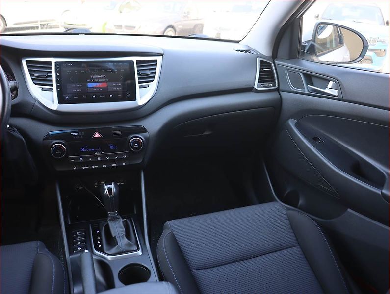 Hyundai Tucson (2016) 1.7 CRDi, Automat, Serv.kniha - fotka 8 z 17