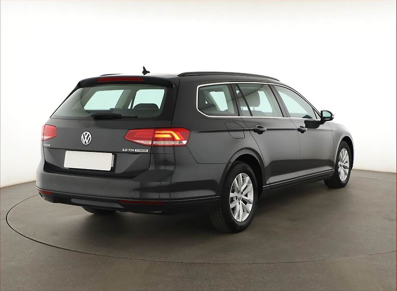 Volkswagen Passat (2015) 2.0 TDI, Automat, Tempomat - fotka 5 z 20