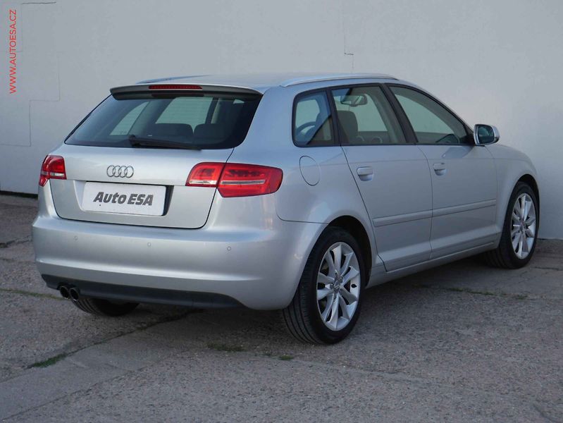 Audi A3 (2011) 2.0 TDi Sportback, Xenon, AC - fotka 6 z 15