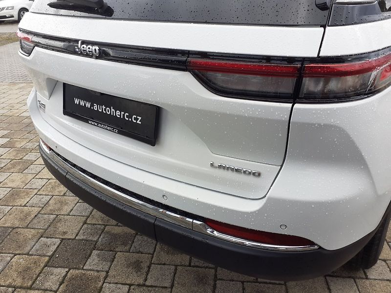Jeep Grand Cherokee (2023) 3.6 L  V6  4x4 - fotka 27 z 31