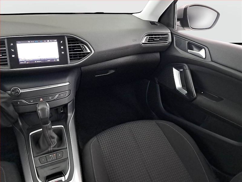 Peugeot 308 (2019) 1.5 BlueHDi, Automat - fotka 8 z 18