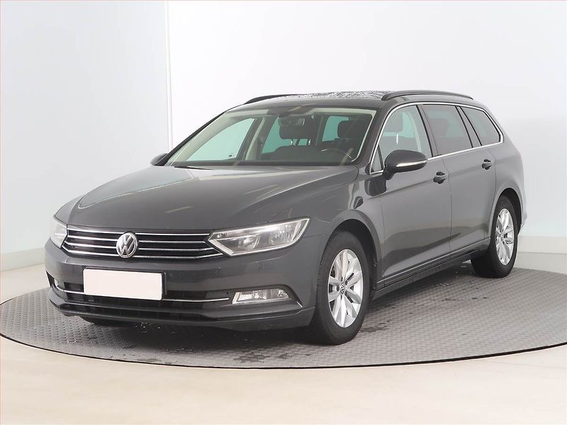 Volkswagen Passat (2015) 1.6 TDI, Navi, Tempomat - fotka 2 z 17