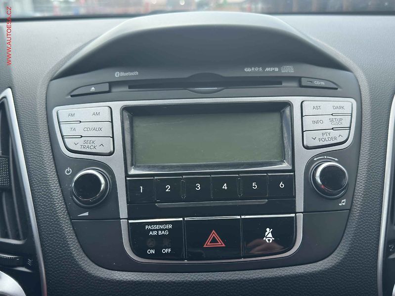 Hyundai ix35 (2012) 1.6GDi, ČR, AC, TZ - fotka 15 z 21