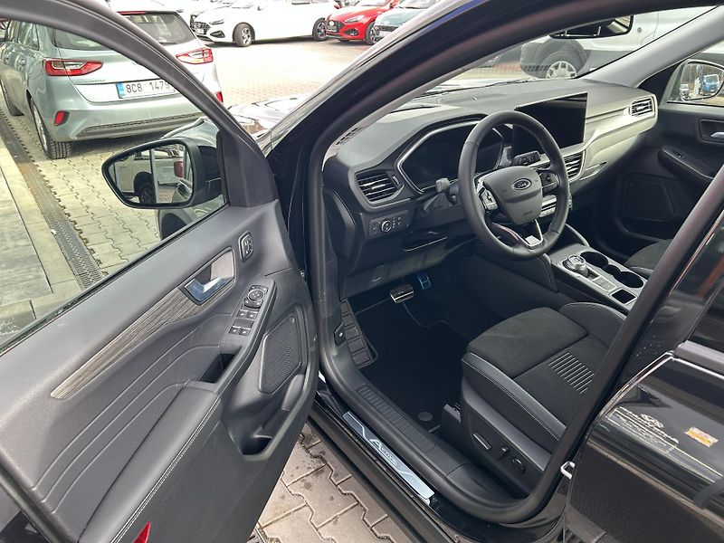 Ford Kuga Active X 2,5 HEV 134kW AWD - fotka 16 z 37