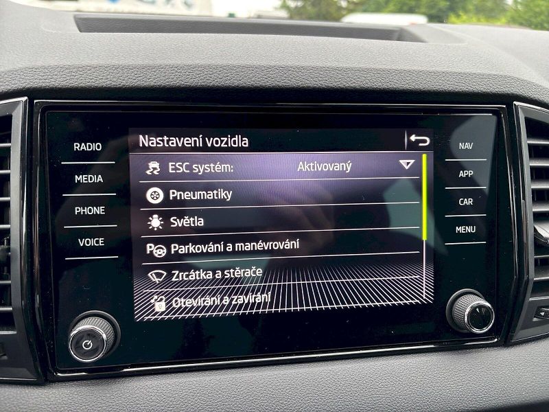 Škoda Karoq (2025) SELECTION 1.5 TSI 110 kW A7F - fotka 28 z 31