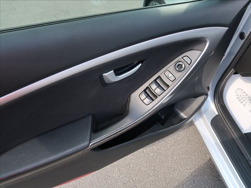 Hyundai i30 1,6 GDi,99kW,NovéČR,Aut.klima - fotka 20 z 23
