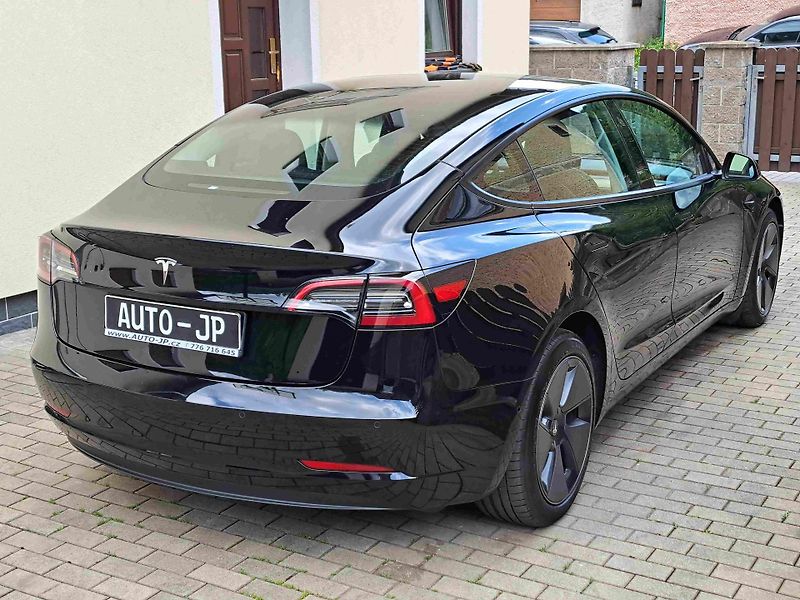 Tesla Model 3 RWD LED ACC 18ALU NAVI  SOH92% - fotka 3 z 16