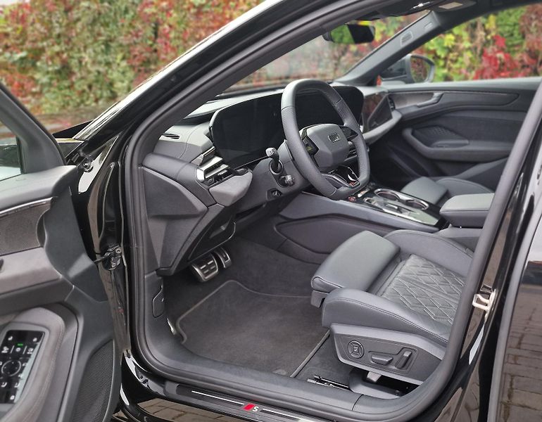 Audi A6 Avant (2025) quattro S-line Vzduch Pano Taž - fotka 7 z 52