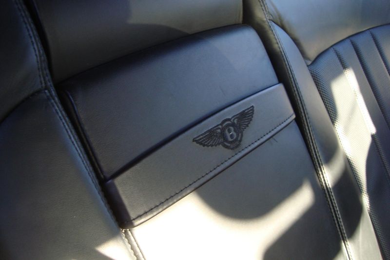 Bentley Continental Flying Spur (2006) 6.0 V12 TwinTurbo - fotka 19 z 54