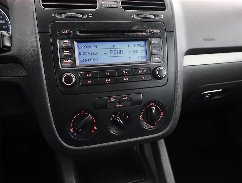 Volkswagen Golf (2005) 1.6, nová STK, jezdí skvěle - fotka 9 z 12