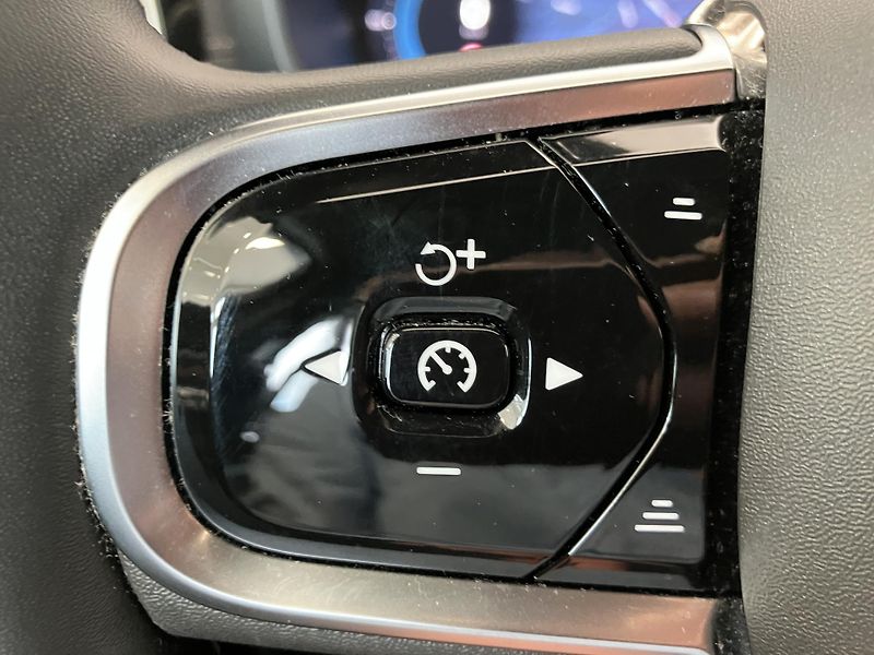 Volvo S60 B5 AWD Ultimate Dark AT8, ČR - fotka 23 z 43